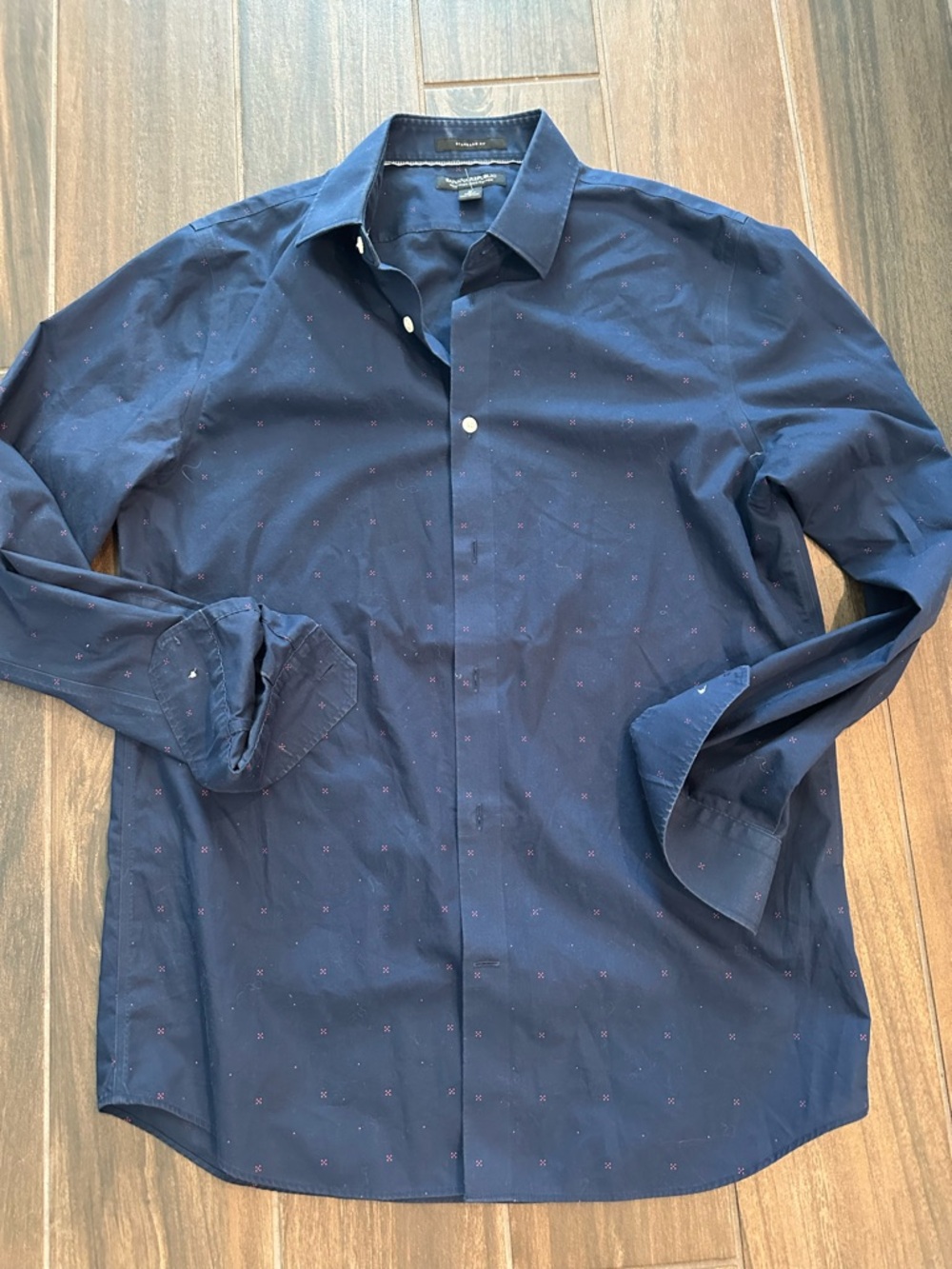 Banana Republic Men's Navy Button-Down Shirt with Subtle Pattern M 15-15 1/2